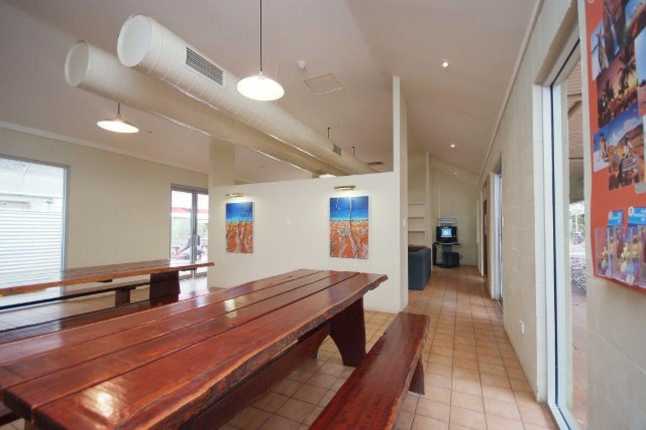 Outback Hotel Ayers Rock Exterior photo