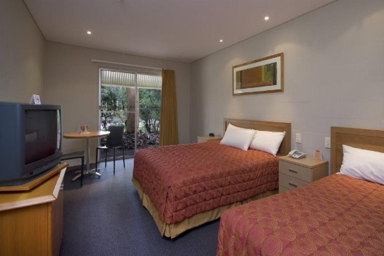 Outback Hotel Ayers Rock Exterior photo