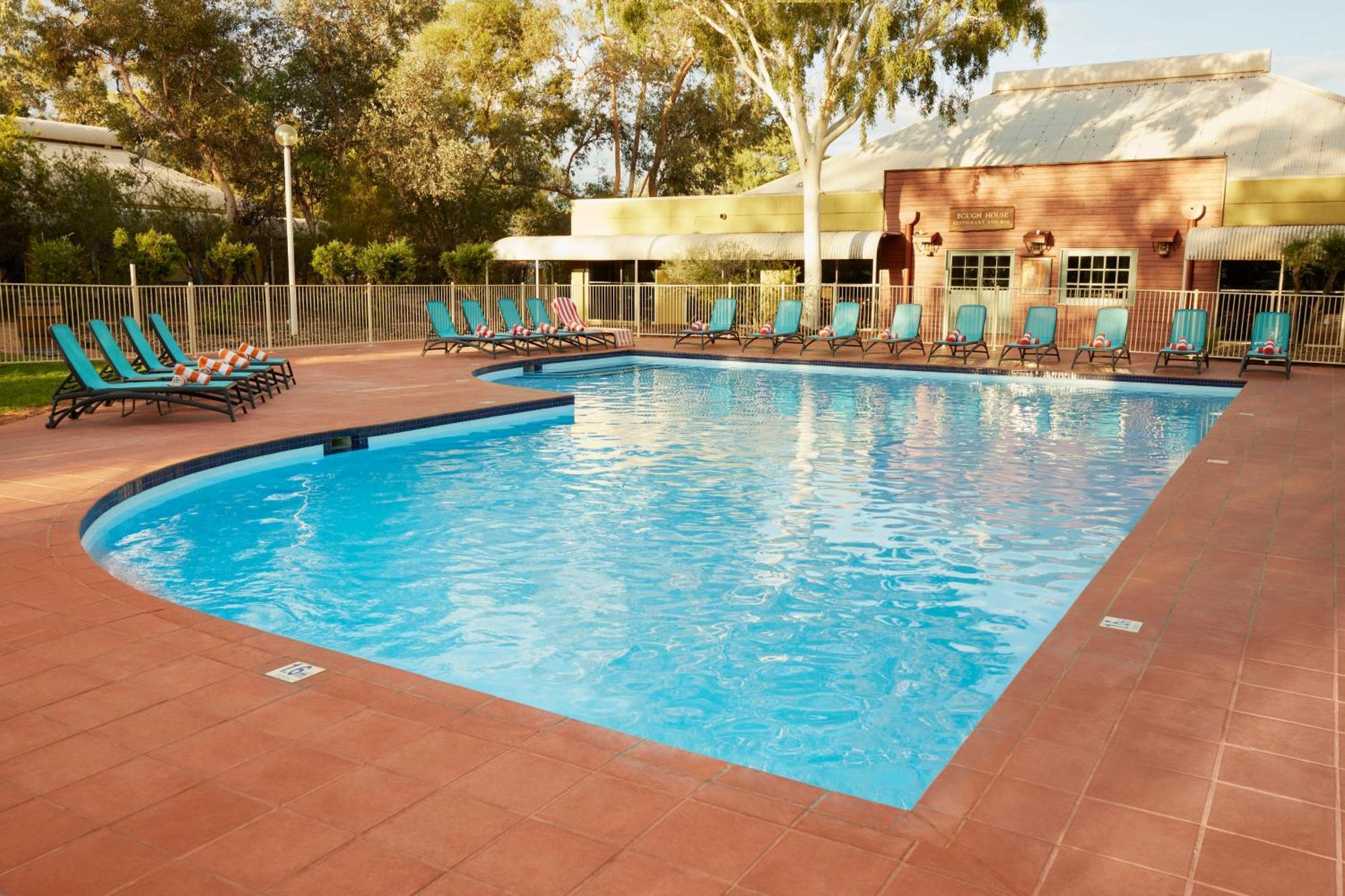 Outback Hotel Ayers Rock Exterior photo