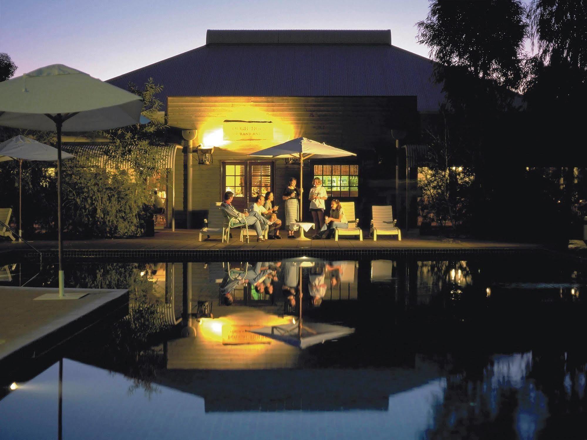 Outback Hotel Ayers Rock Exterior photo