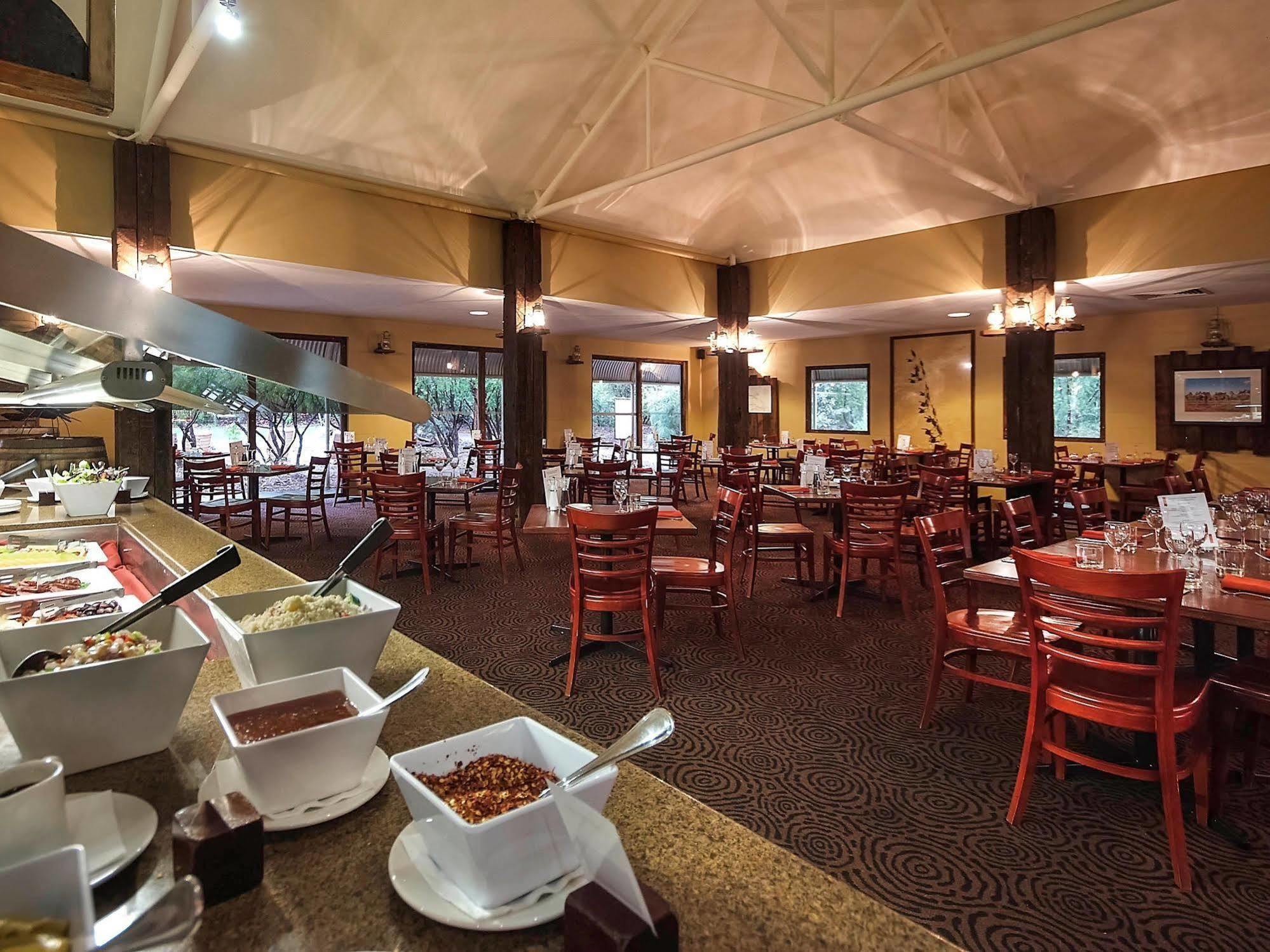 Outback Hotel Ayers Rock Exterior photo